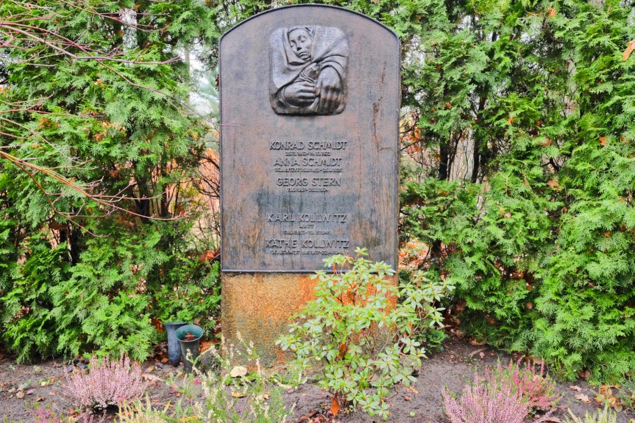 Käthe Kollwitz, Kollwitz Grab, Zentralfriedhof Friedrichsfelde Lichtenberg, Berlin, Germany, Deutschland, fotoeins.com