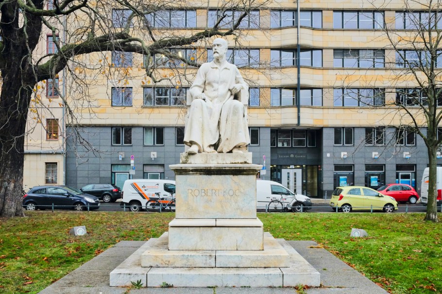 Robert Koch, Robert-Koch-Denkmal, Robert-Koch-Platz, Campus Charité Mitte, Berlin, Germany, Deutschland, fotoeins.com