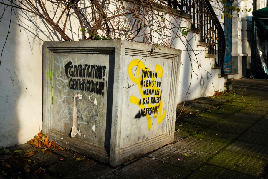 Wütend, furious, gentrification, Kollwitzplatz, Kollwitzkiez, Prenzlauer Berg, Berlin, Germany, Deutschland, fotoeins.com