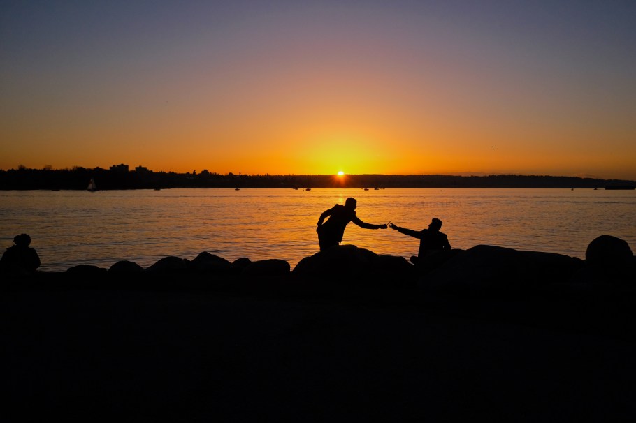 sunset, English Bay Beach Park, English Bay, Salish Sea, Vancouver, BC, Canada, fotoeins.com