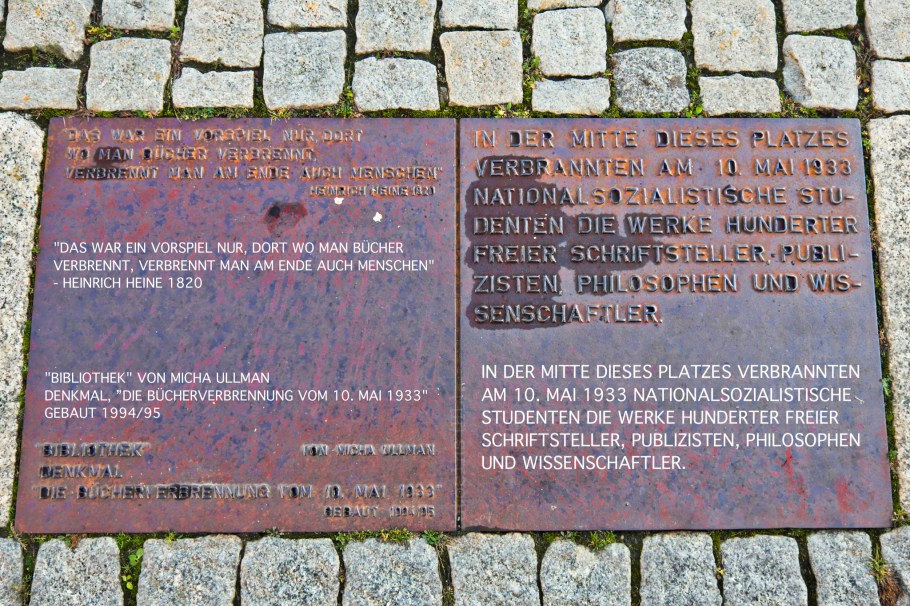 Bebelplatz, Bibliothek, Versunkene Bibliothek, Denkmal zur Erinnerung an die Bücherverbrennung, Book Burning Memorial, Berlin, Hauptstadt, Germany, Deutschland, fotoeins.com