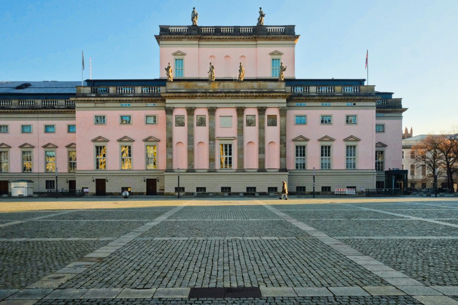 Berlin State Opera, Staatsoper, Bebelplatz, Bibliothek, Versunkene Bibliothek, Denkmal zur Erinnerung an die Bücherverbrennung, Book Burning Memorial, Berlin, Hauptstadt, Germany, Deutschland, fotoeins.com