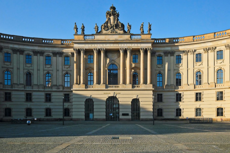 Juristische Fakultät, Humboldt-Universität zu Berlin, Humboldt University, Faculty of Law, Bebelplatz, Bibliothek, Versunkene Bibliothek, Denkmal zur Erinnerung an die Bücherverbrennung, Book Burning Memorial, Berlin, Hauptstadt, Germany, Deutschland, fotoeins.com