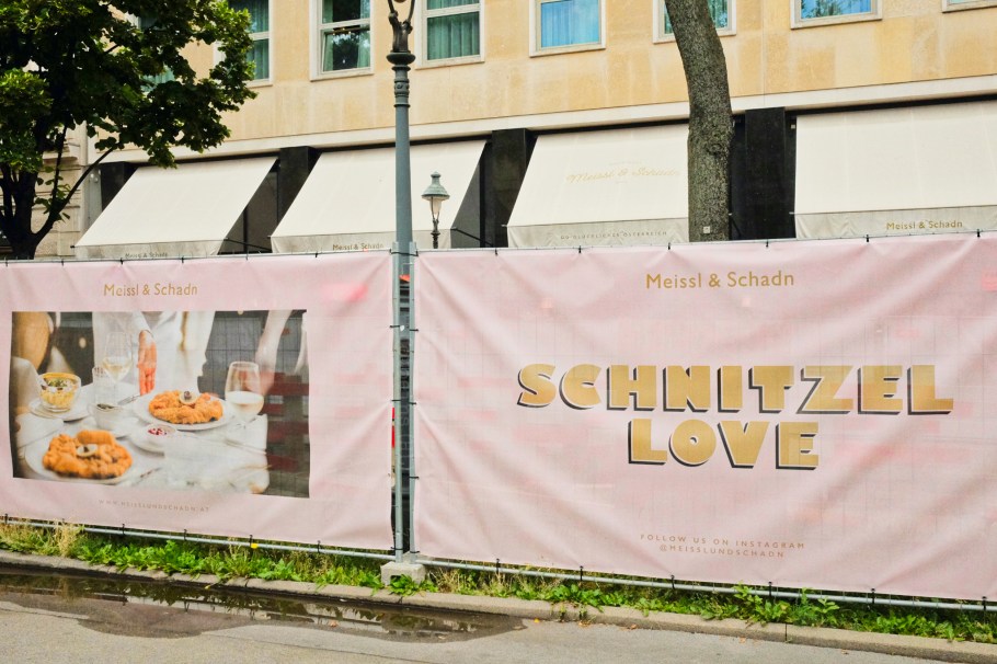 Meissl und Schadn, Wiener Schnitzel, Kalbsschnitzel, veal schnitzel, Innere Stadt, Wien, Vienna, Austria, Österreich, fotoeins.com