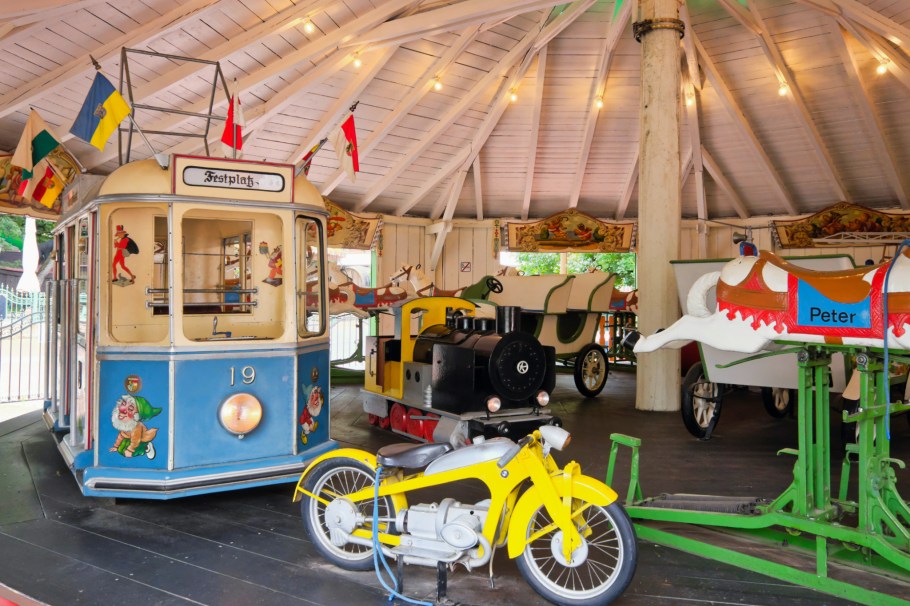 Park Hrabalek, Ringelspiel, carousel, merry-go-round, Böhmischer Prater, Bohemian Prater, Laaer Wald, Laa forest, 10. Bezirk, Favoriten, Wien, Vienna, Austria, Österreich, fotoeins.com