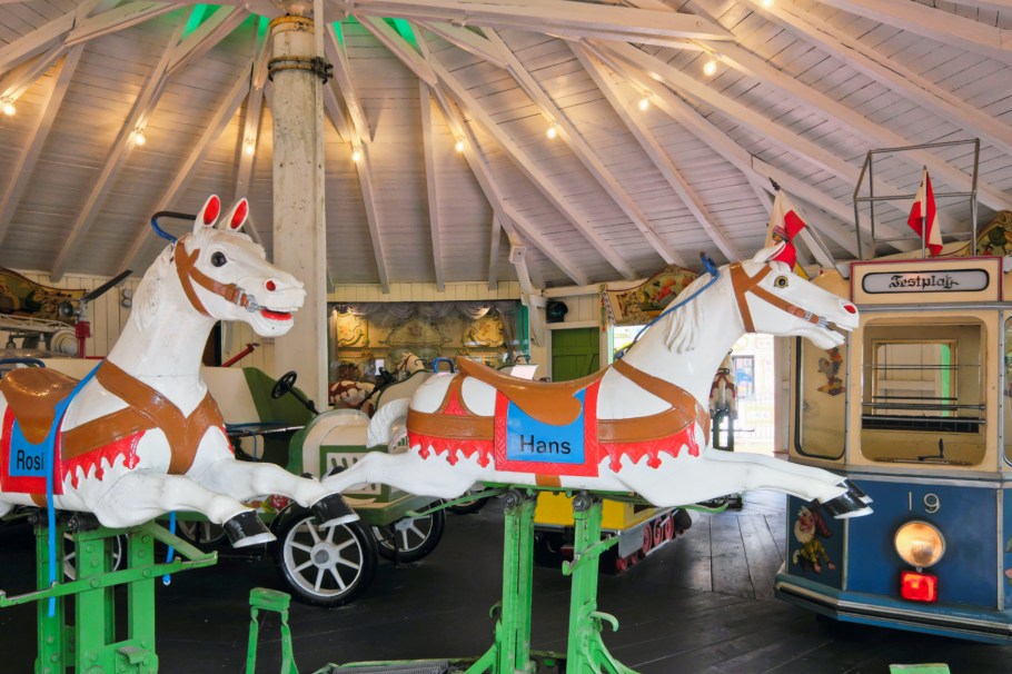 Park Hrabalek, Ringelspiel, carousel, merry-go-round, Böhmischer Prater, Bohemian Prater, Laaer Wald, Laa forest, 10. Bezirk, Favoriten, Wien, Vienna, Austria, Österreich, fotoeins.com