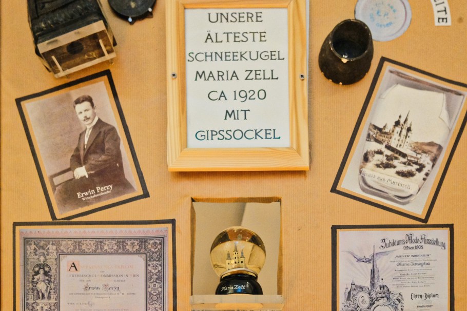 snowglobes, Schneekugeln,  Schneekugelmanufaktur, snowglobe manufacture, Hernals, 17. Bezirk, Wien, Vienna, Austria, Österreich, fotoeins.com