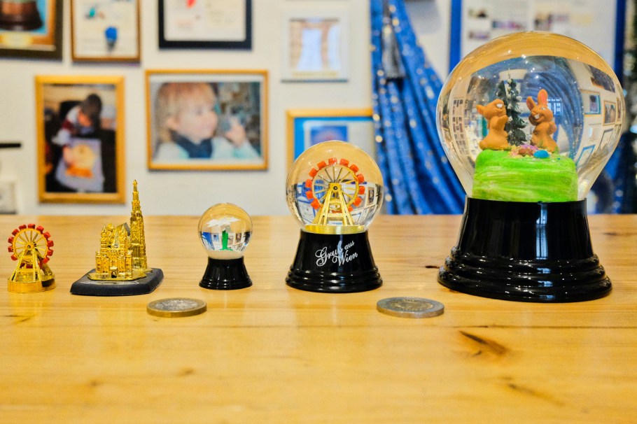 Schneekugelmanufaktur, Snowglobe Manufacture, snowglobe, 17. Bezirk, Hernals, Wien, Vienna, Austria, Österrreich, fotoeins.com