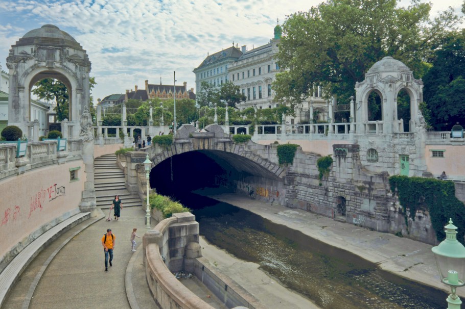 Wienflussportal Ost, Art Nouveau, Wienfluss, 1. Bezirk, Innere Stadt, Wien, Vienna, Austria, Österreich, footeins.com