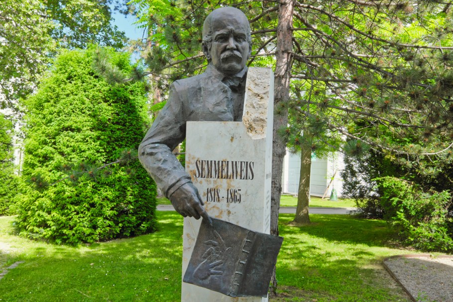 Dr.-Ignaz-Semmelweis-Denkmal, Dr. Ignaz Semmelweis, Medizinische Universität Wien, Medical University of Vienna, 9. Bezirk, Alsergrund, Wien, Vienna, Austria, Österreich, fotoeins.com