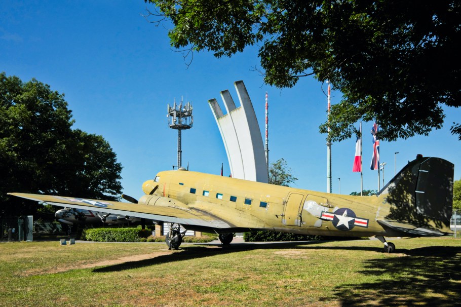 Berlin Airlift Memorial, Luftbrückendenkmal, Flughafen Frankfurt am Main, Frankfurt am Main Airport, Zeppelinheim, Neu-Isenburg, Frankfurt am Main, Hesse, Hessen, Germany, Deutschland, fotoeins.com
