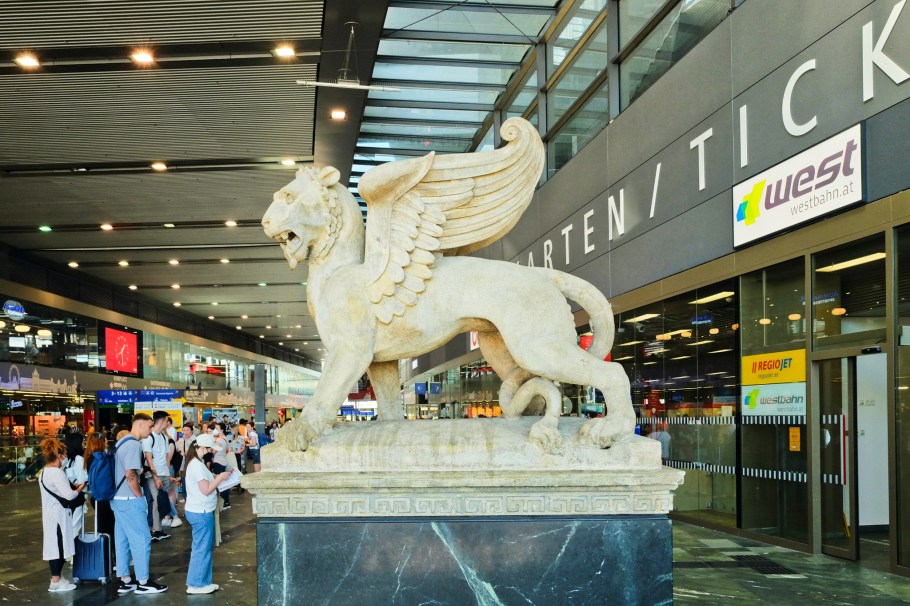 10. Bezirk, Favoriten, Hauptbahnhof, Markuslöwe, St. Mark's lion, Wien, Vienna, Austria, Österreich, fotoeins.com