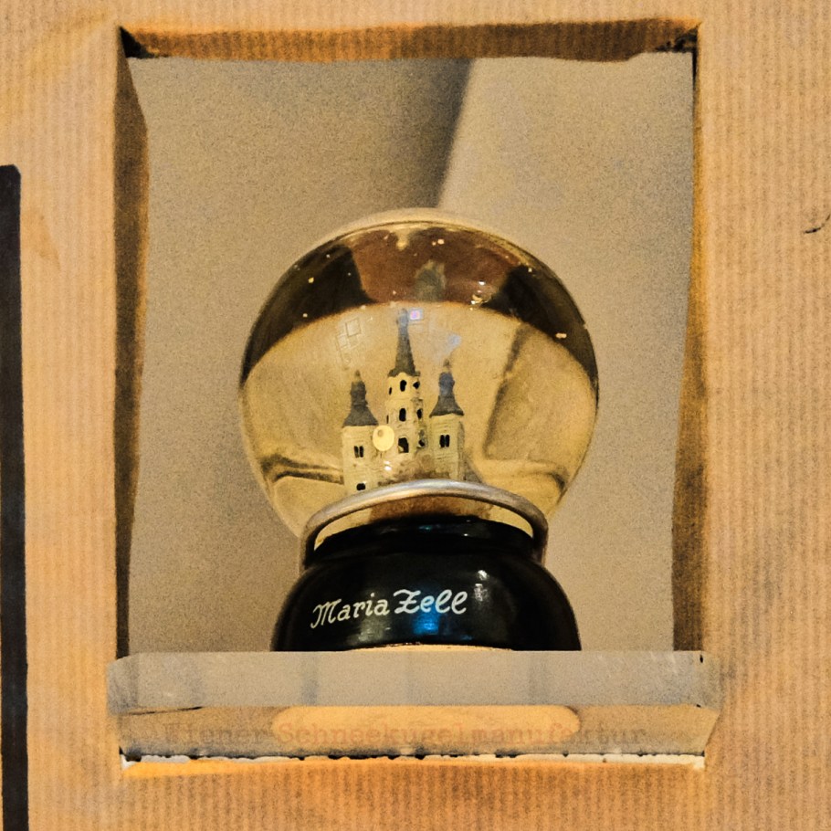 snowglobes, Schneekugeln, Schneekugelmanufaktur, snowglobe manufacture, Hernals, 17. Bezirk, Wien, Vienna, Austria, Österreich, fotoeins.com