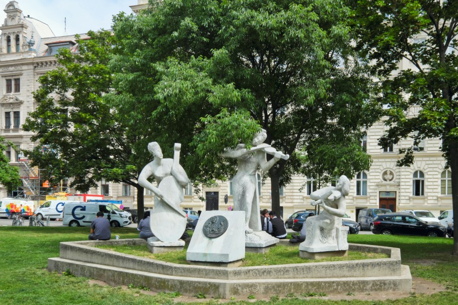 Vivaldidenkmal, Antonio Vivaldi, Votivpark, 9. Bezirk, Alsergrund, Wien, Vienna, Austria, Österreich, fotoeins.com