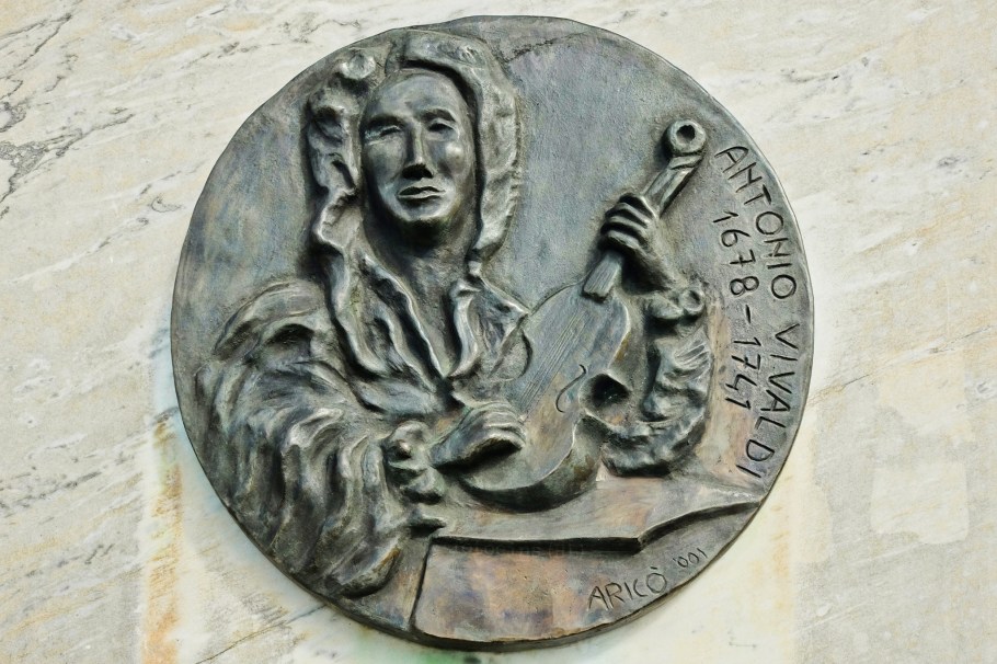 Vivaldidenkmal, Antonio Vivaldi, Votivpark, 9. Bezirk, Alsergrund, Wien, Vienna, Austria, Österreich, fotoeins.com