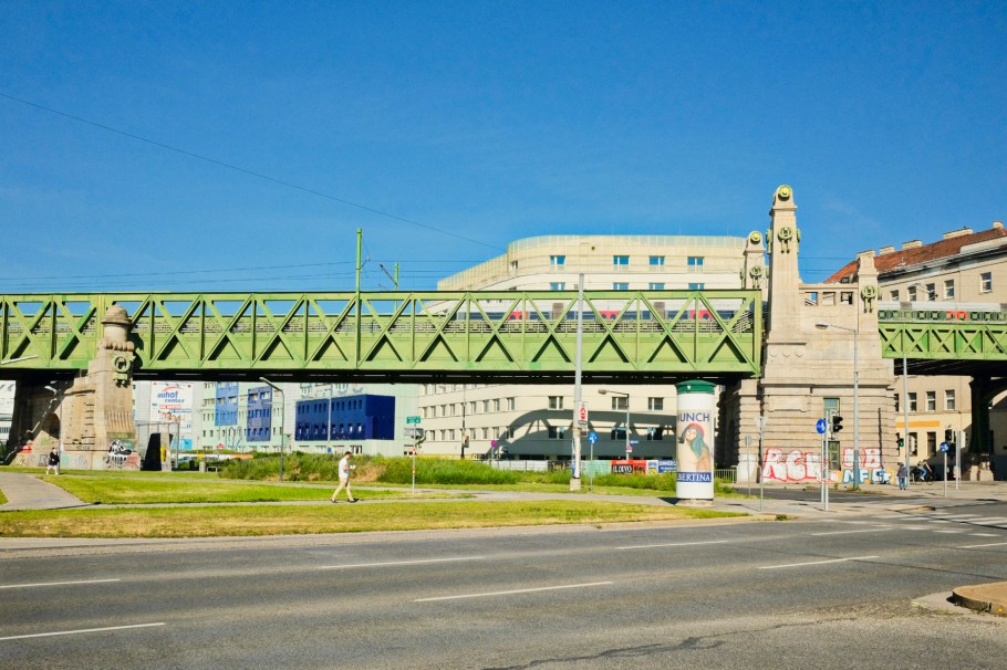 Brücke über die Zeile, Brücke über die Gumpendorfer Zeile, Wientalbrücke, Otto Wagner Brücke, Wiener Linien, Wiener U-Bahn, Otto Wagner, Wiener Moderne, Vienna Modern, Vienna, Wien, Oesterreich, Austria, fotoeins.com