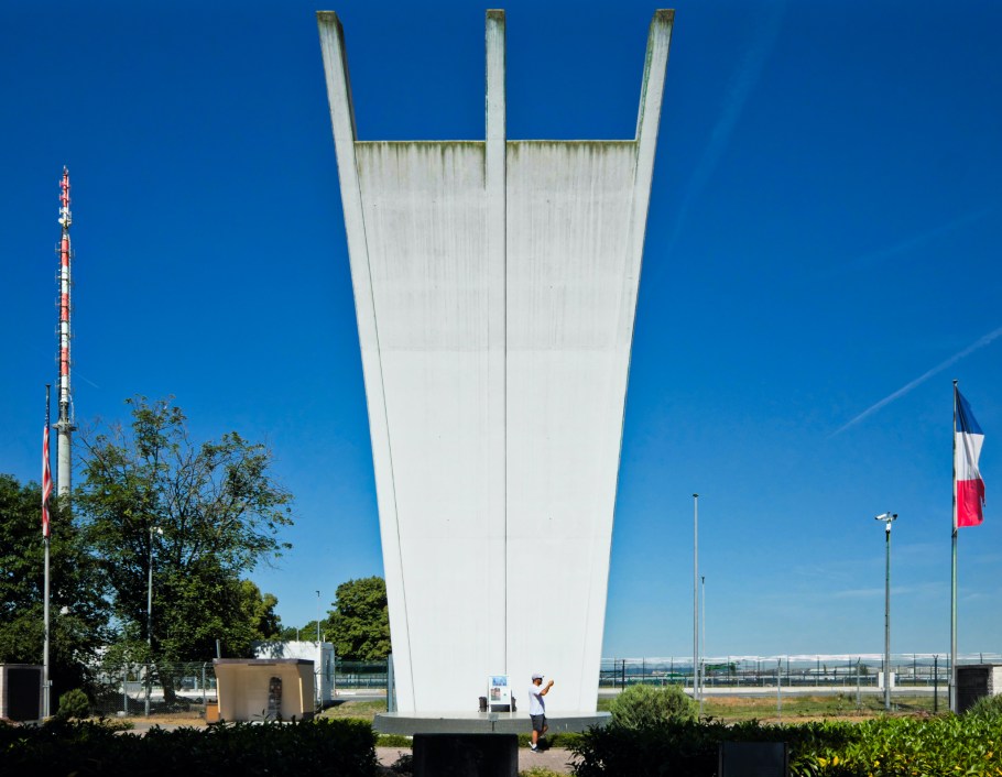 Berlin Airlift Memorial, Luftbrückendenkmal, Flughafen Frankfurt am Main, Frankfurt am Main Airport, Zeppelinheim, Neu-Isenburg, Frankfurt am Main, Hesse, Hessen, Germany, Deutschland, fotoeins.com