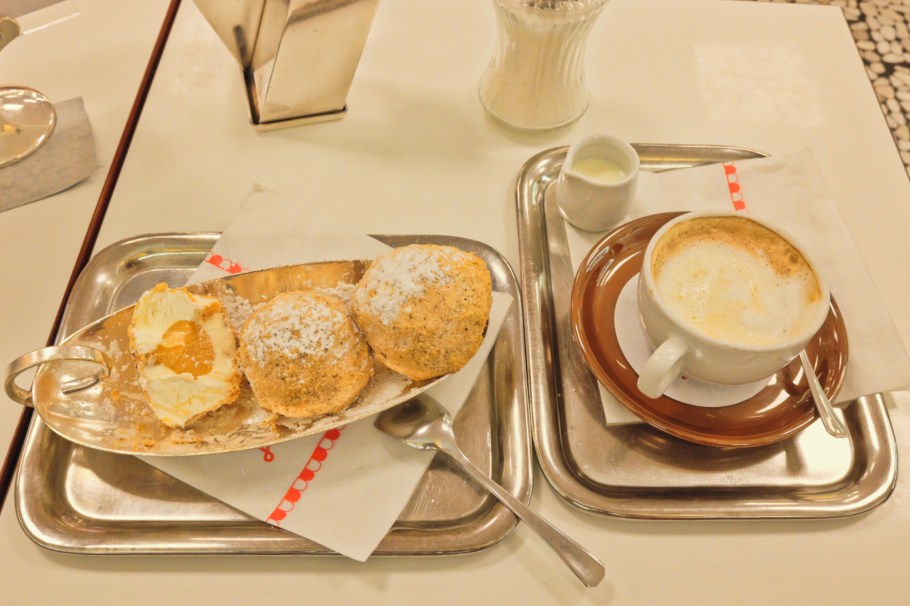 Eismarillenknödel, Tichy, Tichy Eissalon, 10. Bezirk, Favoriten, Wien, Vienna, Austria, Österreich, fotoeins.com