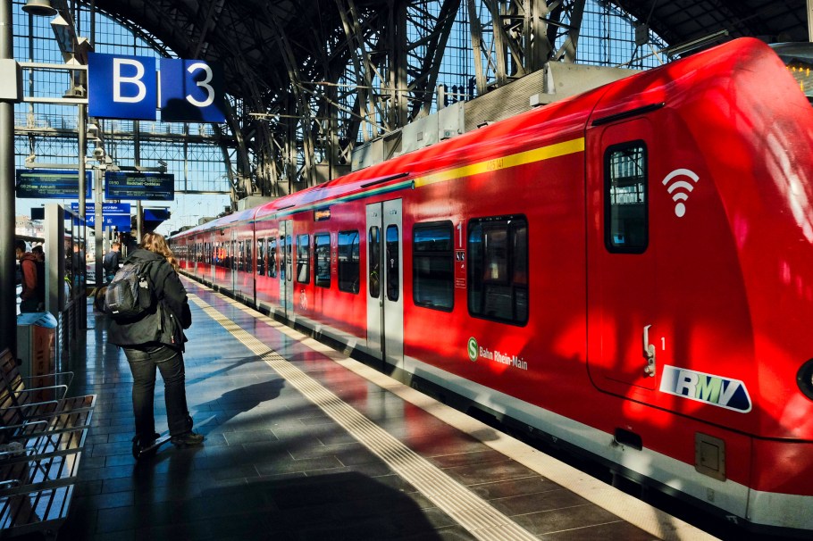 S-Bahn Rhein-Main, RMV, Frankfurt am Main, Frankfurt, Frankfurt am Main Hauptbahnhof, Hesse, Hessen, Germany, Deutschland, fotoeins.com