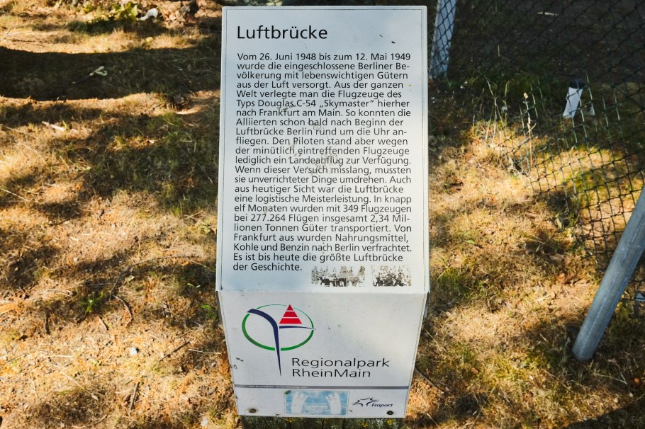 Berlin Airlift Memorial, Luftbrückendenkmal, Flughafen Frankfurt am Main, Frankfurt am Main Airport, Zeppelinheim, Neu-Isenburg, Frankfurt am Main, Hesse, Hessen, Germany, Deutschland, fotoeins.com