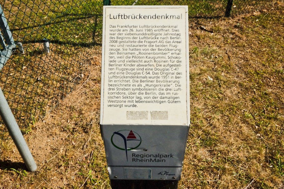 Berlin Airlift Memorial, Luftbrückendenkmal, Flughafen Frankfurt am Main, Frankfurt am Main Airport, Zeppelinheim, Neu-Isenburg, Frankfurt am Main, Hesse, Hessen, Germany, Deutschland, fotoeins.com