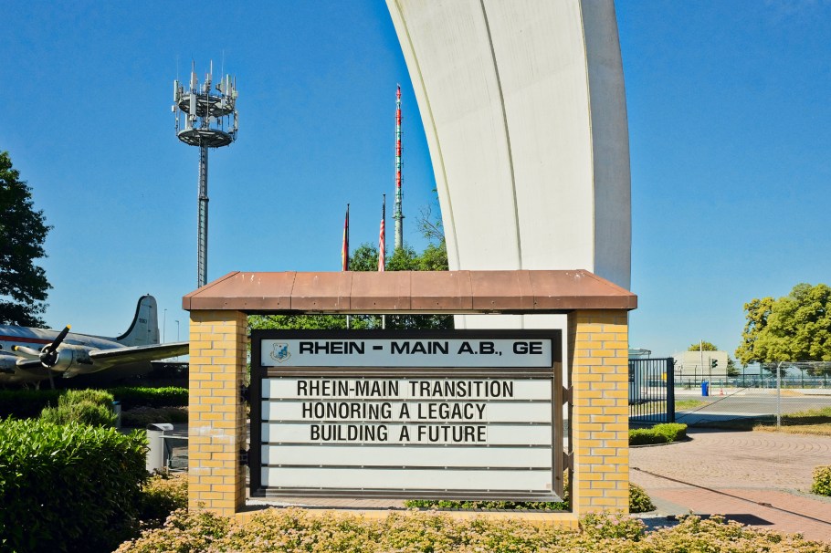 Berlin Airlift Memorial, Luftbrückendenkmal, Flughafen Frankfurt am Main, Frankfurt am Main Airport, Zeppelinheim, Neu-Isenburg, Frankfurt am Main, Hesse, Hessen, Germany, Deutschland, fotoeins.com