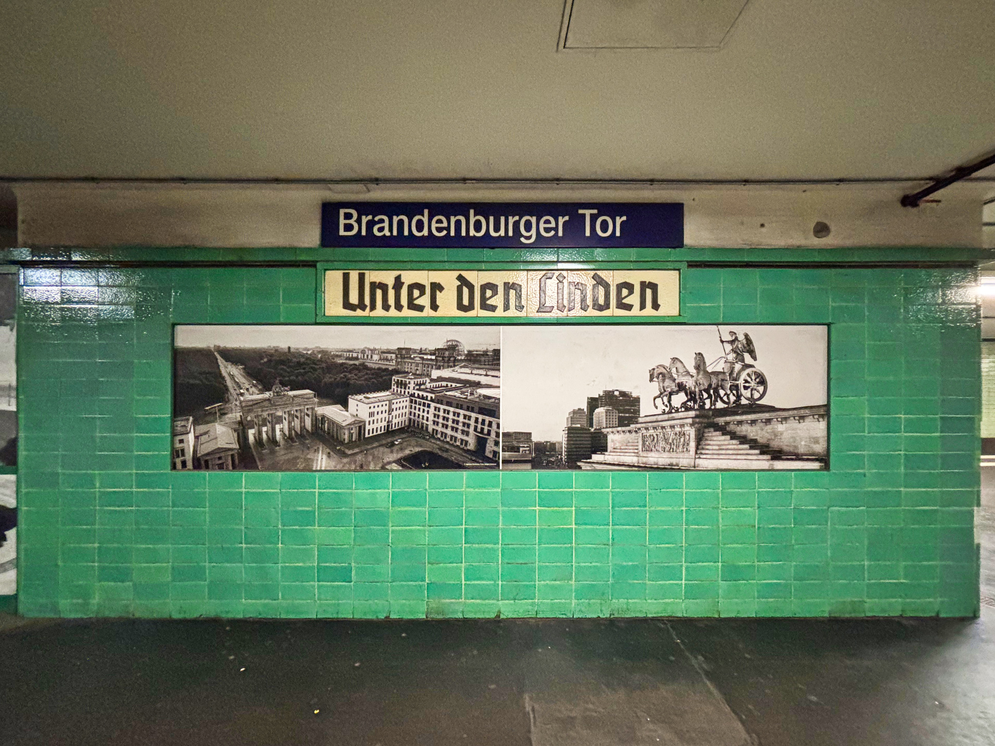 Brandenburger Tor, Unter den Linden, S-Bahn, S-Bahn Berlin, Berlin, Germany, Deutschland, fotoeins.com